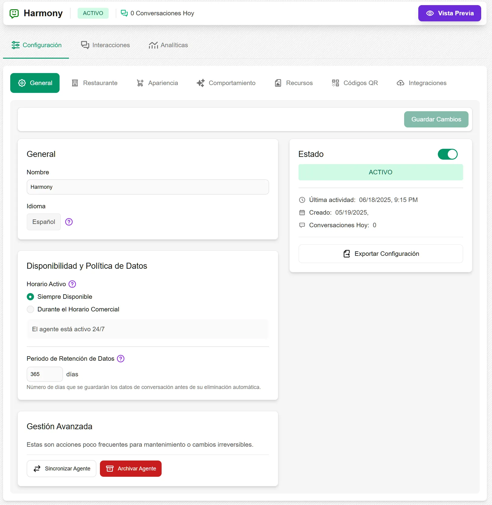 Una interfaz de navegador de escritorio que muestra el panel, destacando la página de analíticas con gráficos de tasa de conversión y rendimiento de códigos QR.